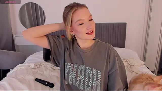 CassieRayss online show from November 13, 2025, 1:15 pm