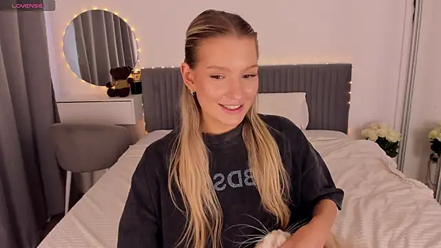 CassieRayss online show from May 25, 2026, 11:53 am