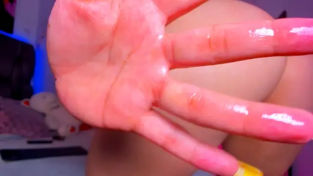 Snapshot of camilawhite__ chatting on April 1, 2026, 4:37 pm camilawhite online show from April 1, 2026, 4:37 pm