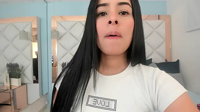 emma castilloo online show from September 22, 2025, 5:02 am