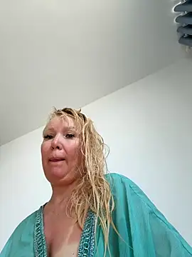 EmmaInLove23 online show from November 5, 2025, 2:36 am