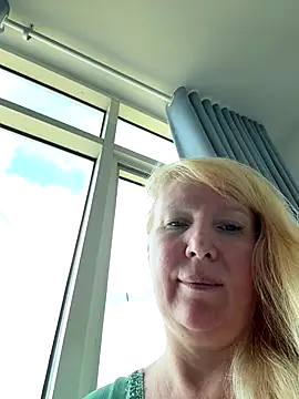 EmmaInLove23 online show from October 19, 2025, 4:48 am