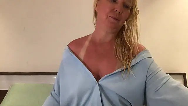 EmmaInLove23 online show from March 15, 2025, 8:37 am