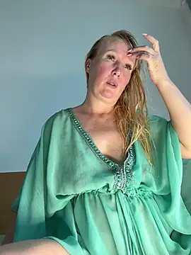 EmmaInLove23 online show from February 26, 2026, 2:11 am