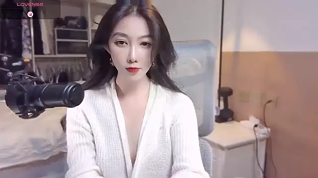 Snapshot of vyizh- chatting on February 19, 2025, 4:44 pm vyizh- online show from February 19, 2025, 4:44 pm