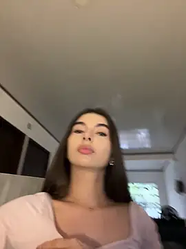 Coralinee 01 online show from April 25, 2026, 10:29 pm