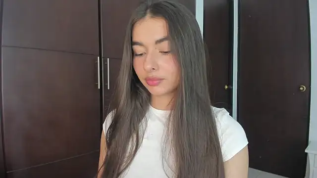 Snapshot of Coralinee_01 chatting on January 31, 2025, 11:56 pm Coralinee 01 online show from January 31, 2025, 11:56 pm