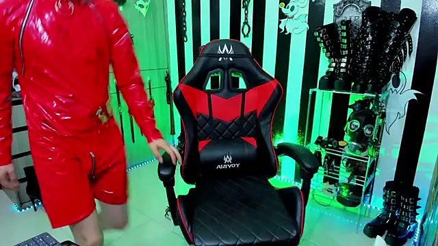 Snapshot of daven56 chatting on February 13, 2025, 1:37 pm daven56 online show from February 13, 2025, 1:37 pm