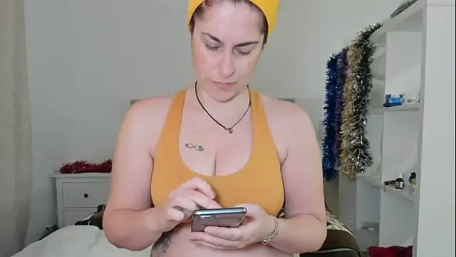 emmita69  online show from December 18, 2025, 4:39 am