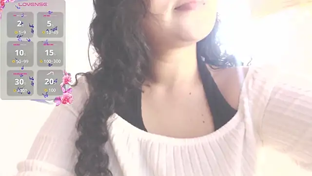 Snapshot of Amara18_ chatting on December 18, 2025, 2:38 am Amara18 online show from December 18, 2025, 2:38 am