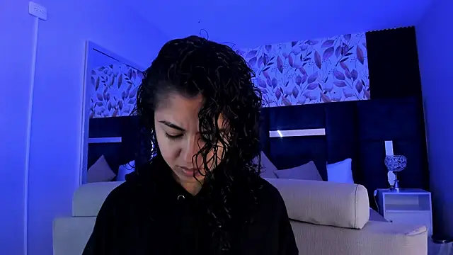 Snapshot of Amareto_ chatting on April 19, 2026, 11:00 am Amareto online show from April 19, 2026, 11:00 am