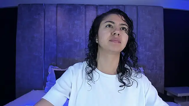 Snapshot of Amareto_ chatting on May 12, 2026, 12:22 pm Amareto online show from May 12, 2026, 12:22 pm