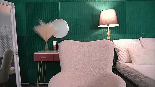 HaileyMoonn online show from December 1, 2025, 4:46 am