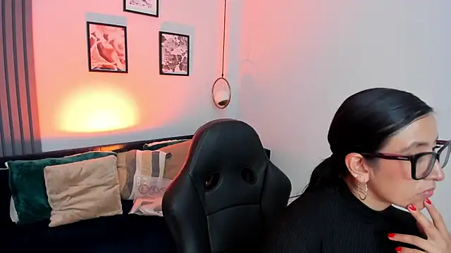 Snapshot of kira_moon__ chatting on February 24, 2026, 8:42 pm kira moon online show from February 24, 2026, 8:42 pm