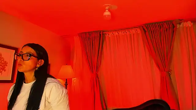 kira moon   online show from September 26, 2025, 9:10 pm