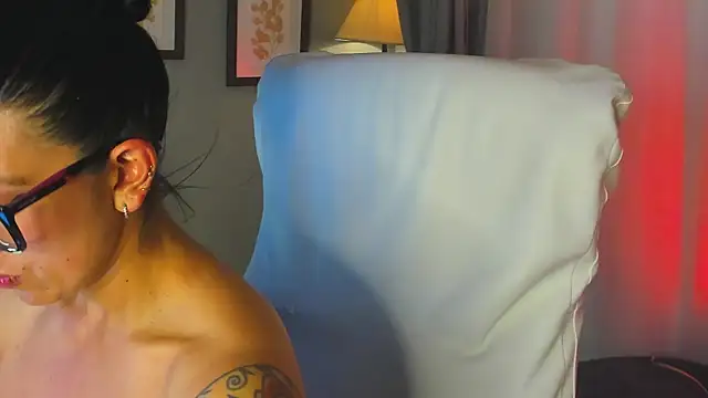 Snapshot of kira_moon__ chatting on February 10, 2026, 8:19 pm kira moon online show from February 10, 2026, 8:19 pm