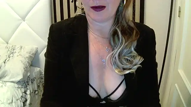 Snapshot of xxNoeliaxx chatting on February 9, 2026, 8:01 am xxNoeliaxx online show from February 9, 2026, 8:01 am