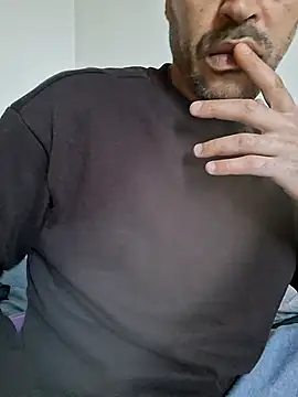 molozeb online show from October 14, 2025, 4:29 pm