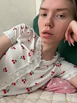 Snapshot of Lisaaa_Alisa chatting on June 1, 2026, 4:45 am Lisaaa Alisa online show from June 1, 2026, 4:45 am