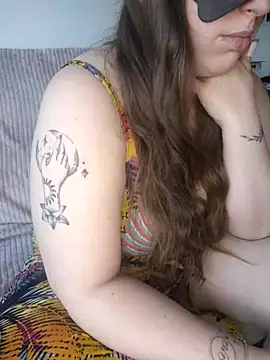 FrancaiseLynne online show from March 21, 2025, 5:56 pm