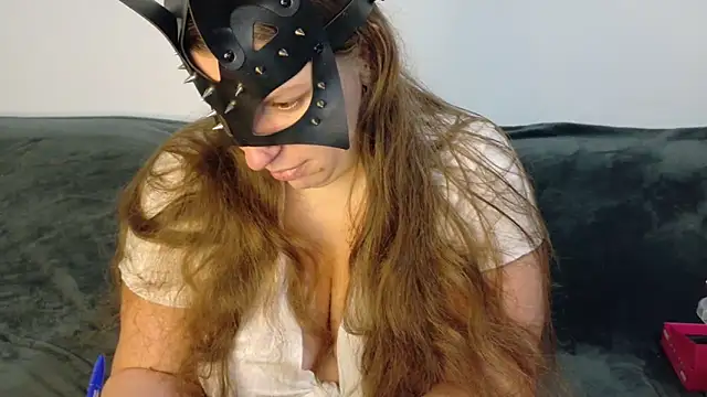 FrancaiseLynne online show from May 16, 2026, 8:52 pm