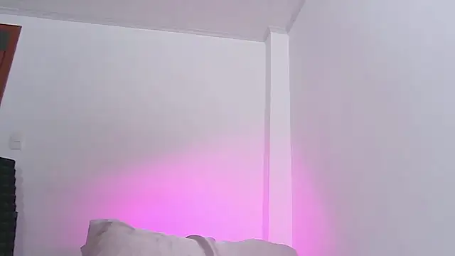 caarlywhitee online show from February 11, 2025, 1:52 am