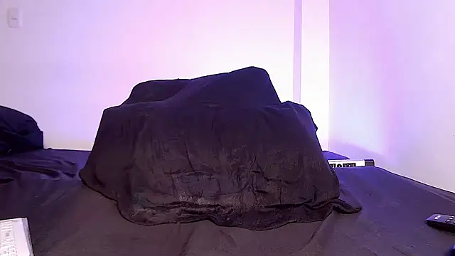 caarlywhitee online show from April 21, 2026, 2:51 am