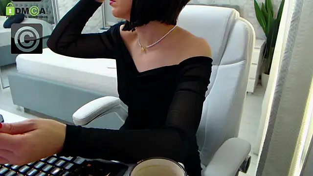 Snapshot of Ellysse_ chatting on December 19, 2024, 8:45 am Ellysse online show from December 19, 2024, 8:45 am