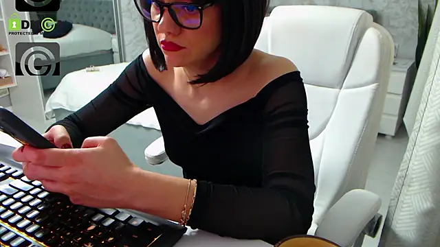 Snapshot of Ellysse_ chatting on January 22, 2025, 9:24 am Ellysse online show from January 22, 2025, 9:24 am