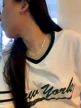 LittleDoll    online show from November 6, 2025, 10:36 pm