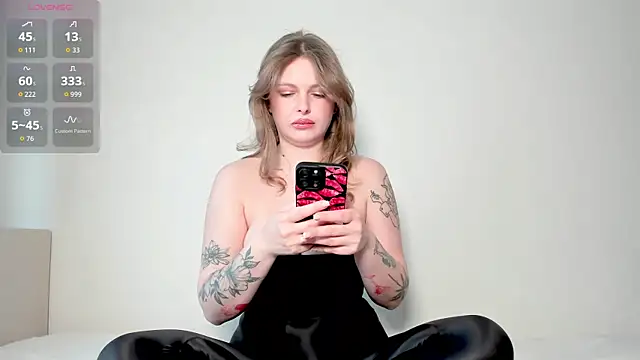 mercedescutee online show from March 10, 2026, 2:10 pm