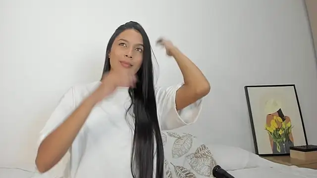 Snapshot of rouse_4 chatting on December 19, 2025, 11:07 pm rouse 4 online show from December 19, 2025, 11:07 pm