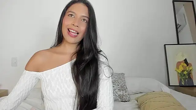 Snapshot of rouse_4 chatting on October 14, 2025, 9:15 pm rouse 4 online show from October 14, 2025, 9:15 pm