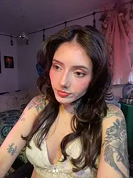 LiliJones  online show from May 19, 2026, 9:55 pm