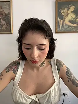 Snapshot of LiliJones_ chatting on November 26, 2025, 4:29 pm LiliJones online show from November 26, 2025, 4:29 pm