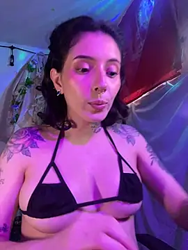LiliJones  online show from June 1, 2026, 11:04 pm