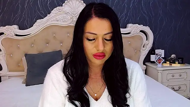 Lauren Saint online show from November 24, 2025, 3:23 pm