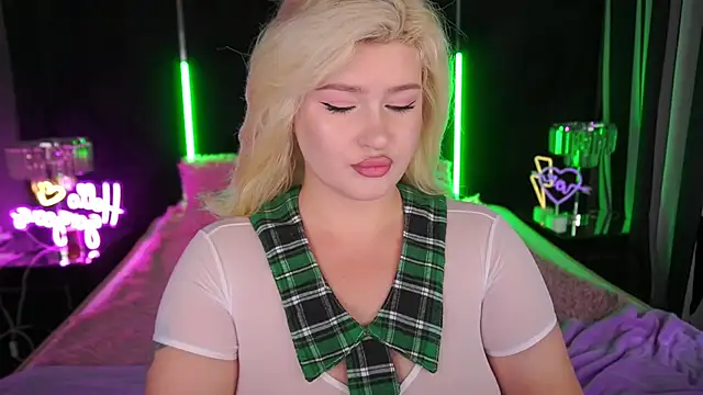 Snapshot of CocoSecretss chatting on October 18, 2025, 7:21 am CocoSecretss online show from October 18, 2025, 7:21 am