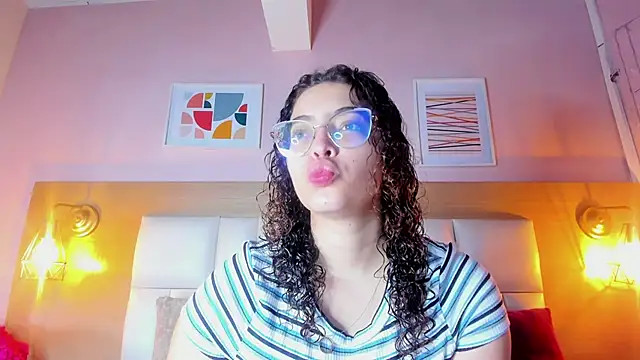 Snapshot of Dollar-girl chatting on February 13, 2025, 11:39 am Dollar-girl online show from February 13, 2025, 11:39 am