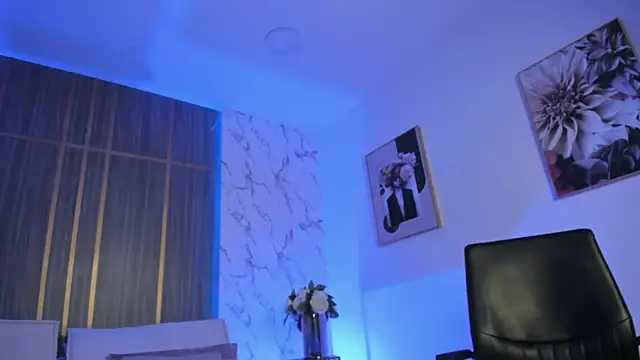 Snapshot of Dollar-girl chatting on March 18, 2026, 2:19 pm Dollar-girl online show from March 18, 2026, 2:19 pm