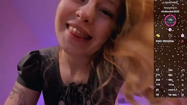 Snapshot of Veronica_Blush chatting on March 4, 2025, 6:47 am Veronica Blush online show from March 4, 2025, 6:47 am