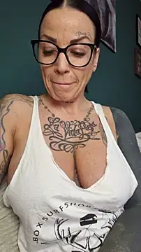 EmilyDiazofficial online show from November 18, 2025, 2:31 pm