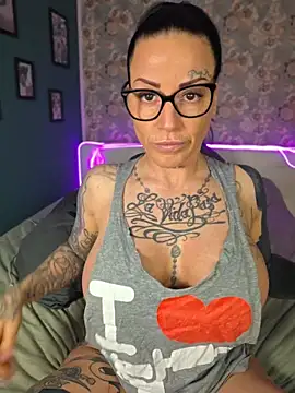 EmilyDiazofficial online show from April 24, 2026, 8:16 am