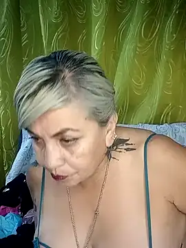 Snapshot of DirtyBIianca chatting on March 4, 2025, 10:49 pm DirtyBIianca online show from March 4, 2025, 10:49 pm