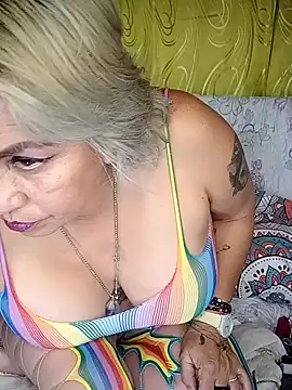 Snapshot of DirtyBIianca chatting on February 28, 2025, 10:06 pm DirtyBIianca online show from February 28, 2025, 10:06 pm