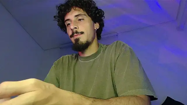 Snapshot of milkoffe chatting on May 21, 2026, 1:36 am milkoffe online show from May 21, 2026, 1:36 am