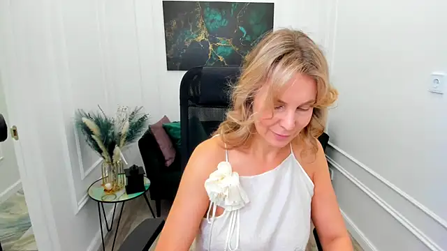 Sinty Devis online show from June 25, 2026, 5:12 am