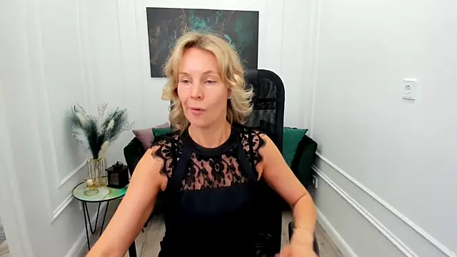 Sinty Devis online show from June 17, 2026, 4:34 am
