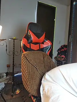 Snapshot of just_maxii chatting on April 4, 2026, 9:21 pm just maxii online show from April 4, 2026, 9:21 pm