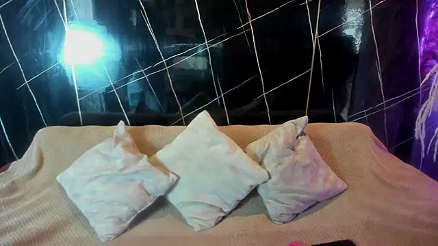 kassandra james online show from February 3, 2026, 1:05 pm